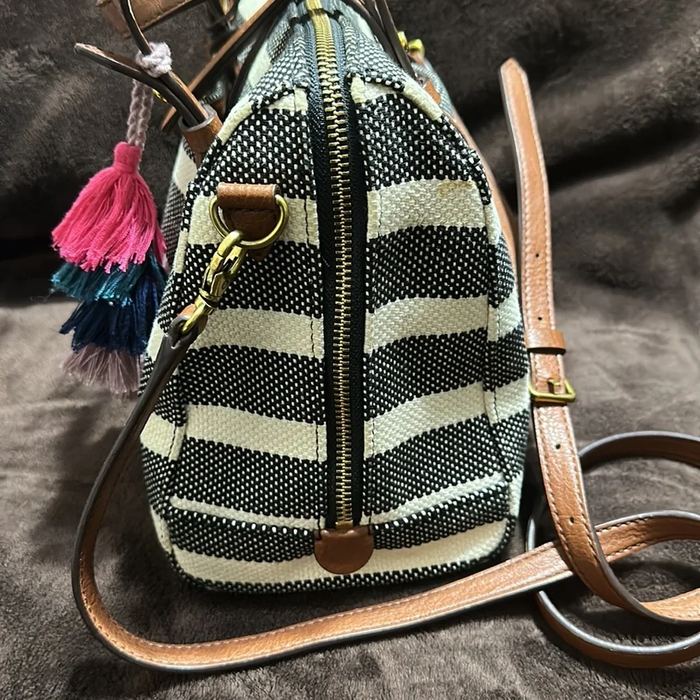 Fossil black stripe satchel/ crossbody. 10” L x 5” W x 8” H - Picture 4 of 10